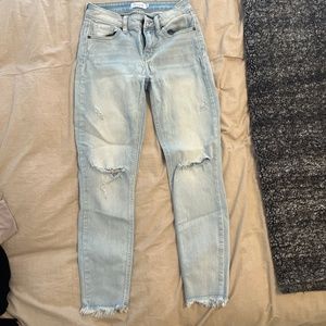 Light wash skinny jeans with destruction